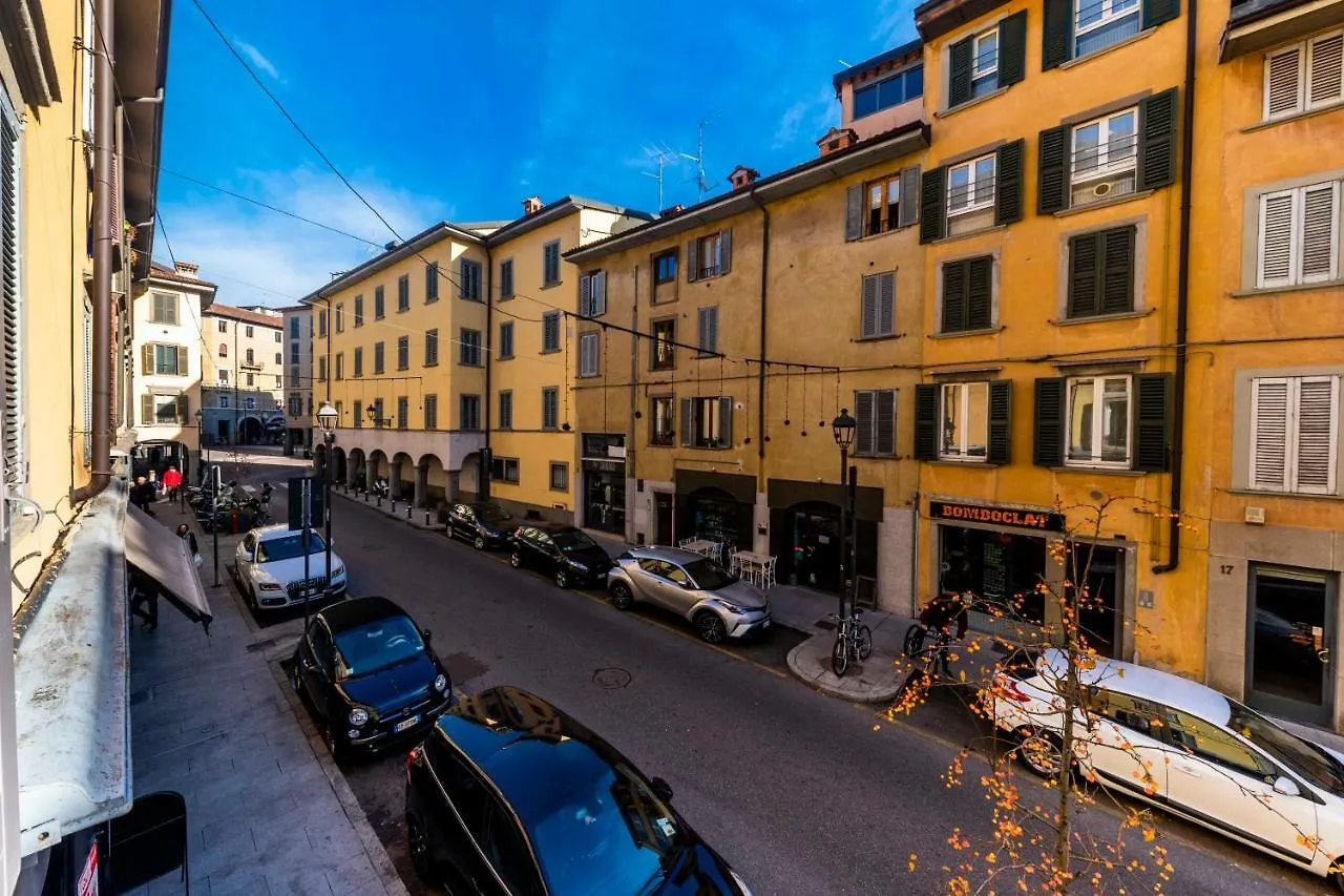 Casa Vacanza Valentina - Downtown Bergamo Apartment